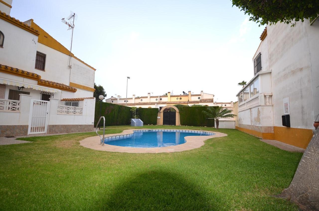 הוילה טורבייחה Agradable Adosado Con Piscina, Duchas Hidromasaje מראה חיצוני תמונה