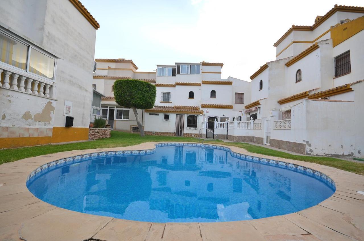 הוילה טורבייחה Agradable Adosado Con Piscina, Duchas Hidromasaje מראה חיצוני תמונה